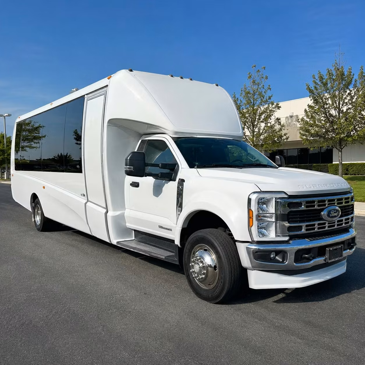 lincoln 18 passenger minibus rental