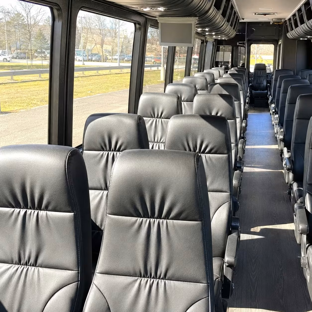 lincoln 28 passenger minibus rental