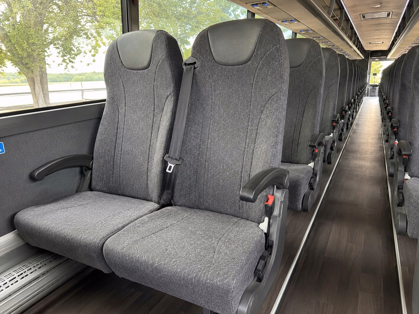 lincoln airport transfer charter bus rentals