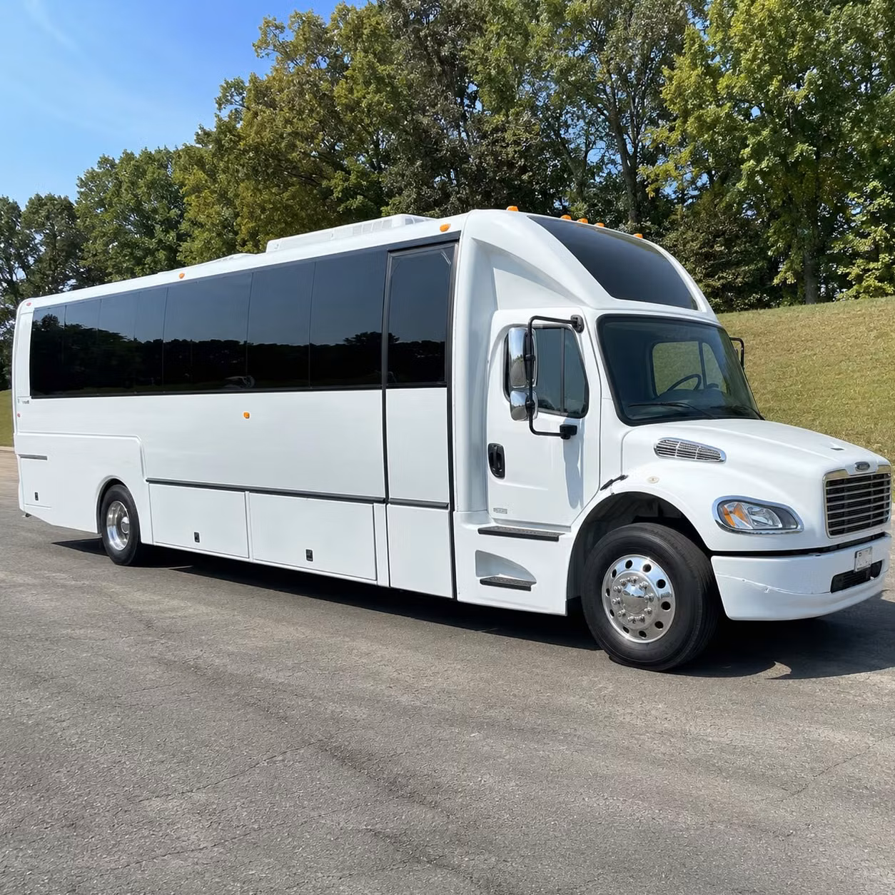 party buses for lincoln prom night groups who want to arrive in style